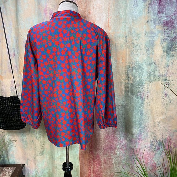 New๐Floral Blouse Button down with long Sleeves - Picture 2 of 12